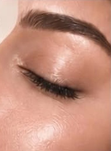 Pele iluminada após tratamento facial